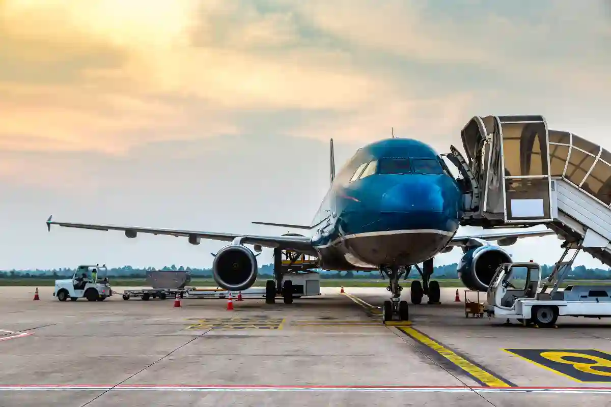 Airport and getting around — Hanoi